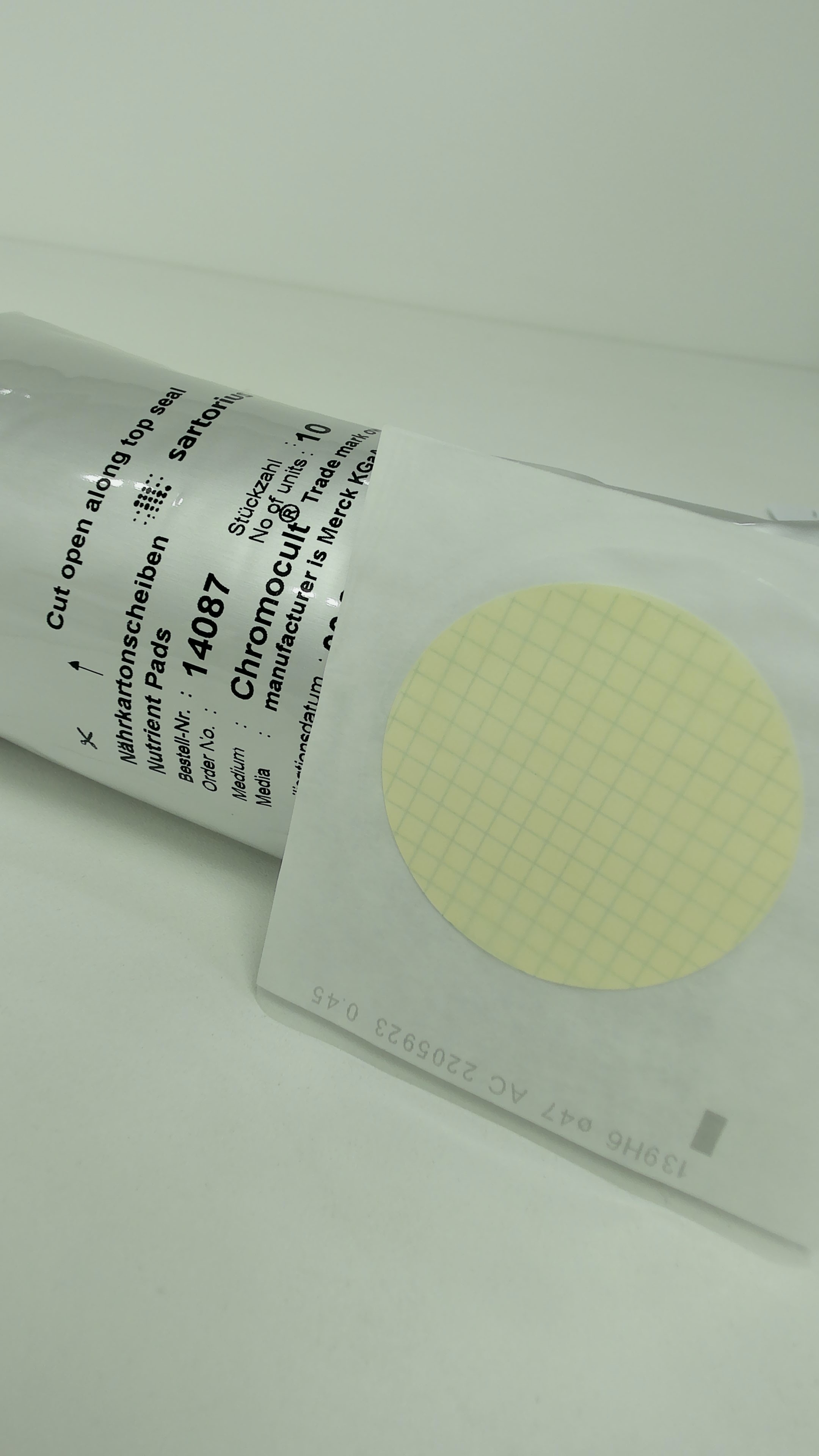 NKS/NPS Contiene: Cromocultivo + Petri 60mm + Almohadilla + Membrana Blanca 0.45 um
